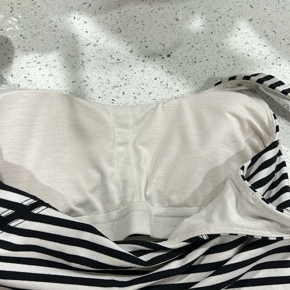 Lululemon Amala Tank Narrow Bold Stripe Black Angel Wing - Size 4 - Picture 8 of 10